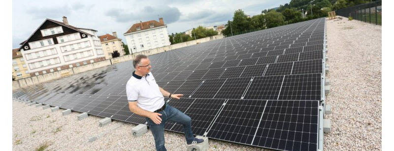 Gantois installe des panneaux photovoltaïques - Photo Florent Seiler